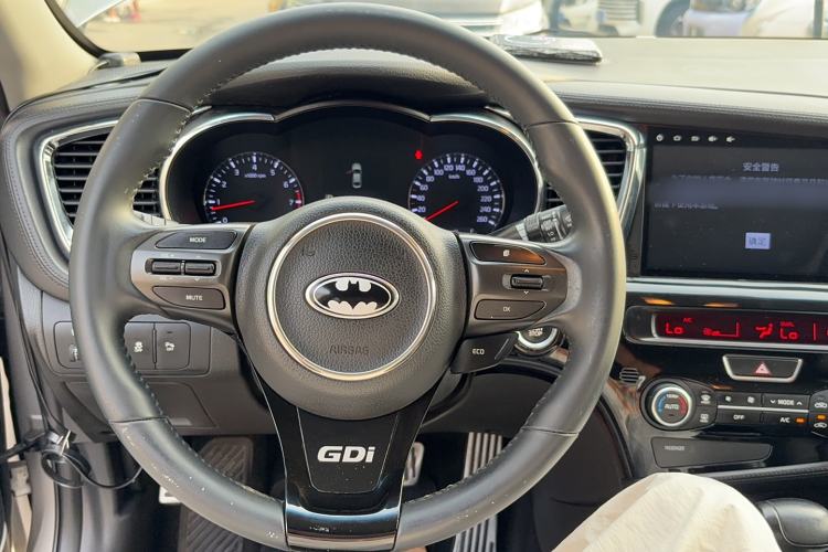 Used Kia K5 2014 2.0L Automatic LUXURY Steering Wheel