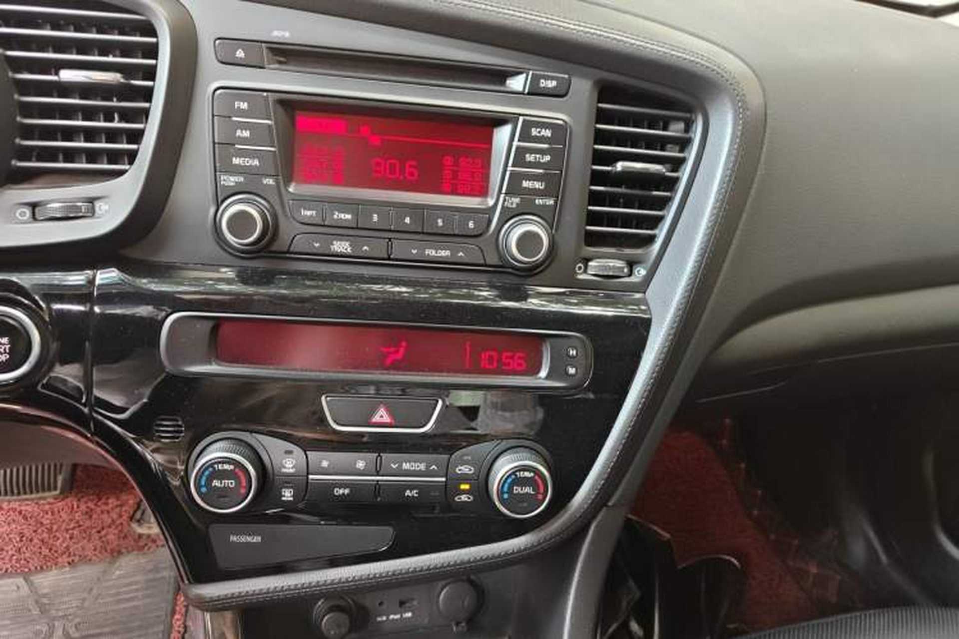 Used Kia K5 2014 2.0L Automatic LUXURY Audio And AC Panel