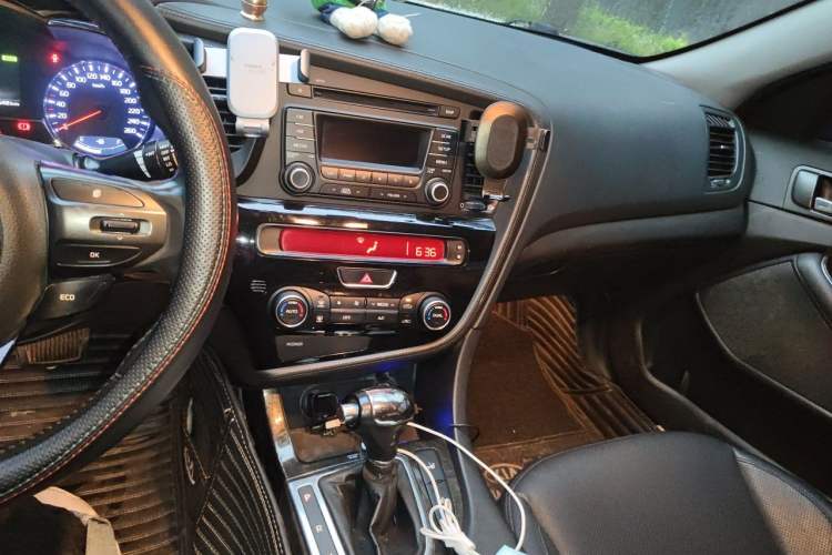 Used Kia K5 2014 2.0L Automatic LUXURY Audio And AC Panel