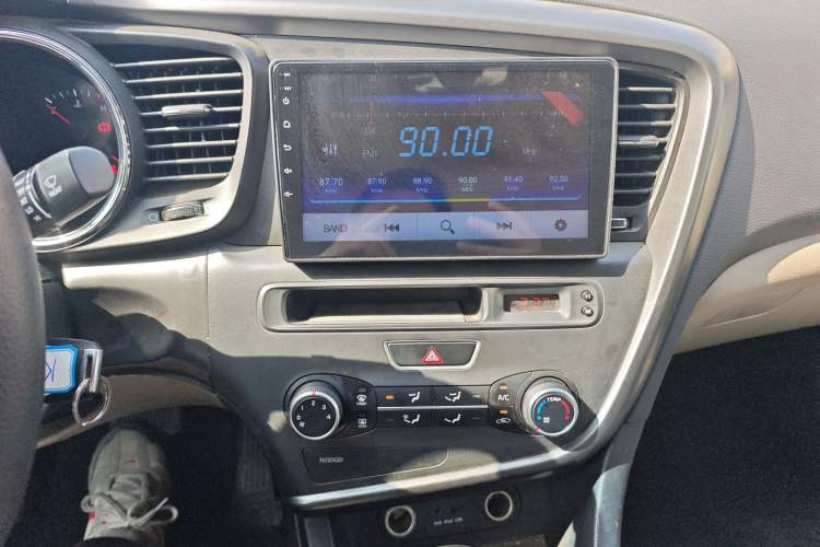 Used Kia K5 2014 2.0L Automatic GL Audio And AC Panel