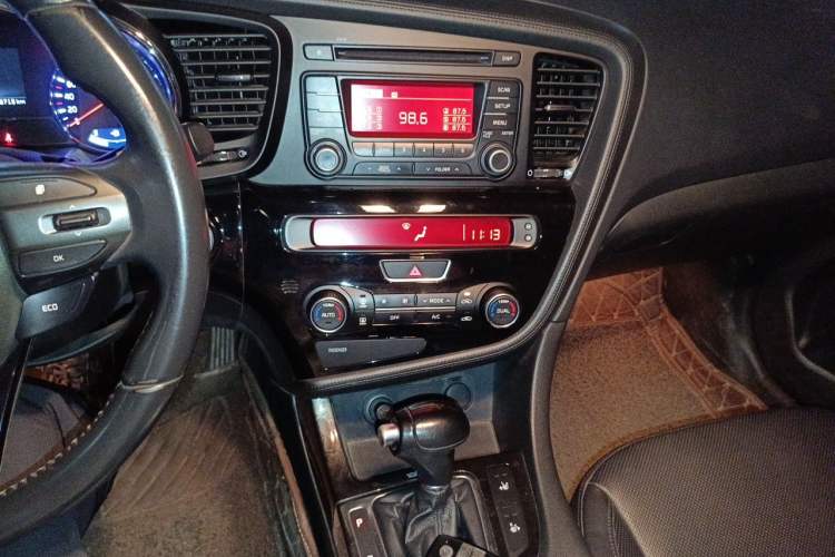 Used Kia K5 2014 2.0L Automatic LUXURY Audio And AC Panel