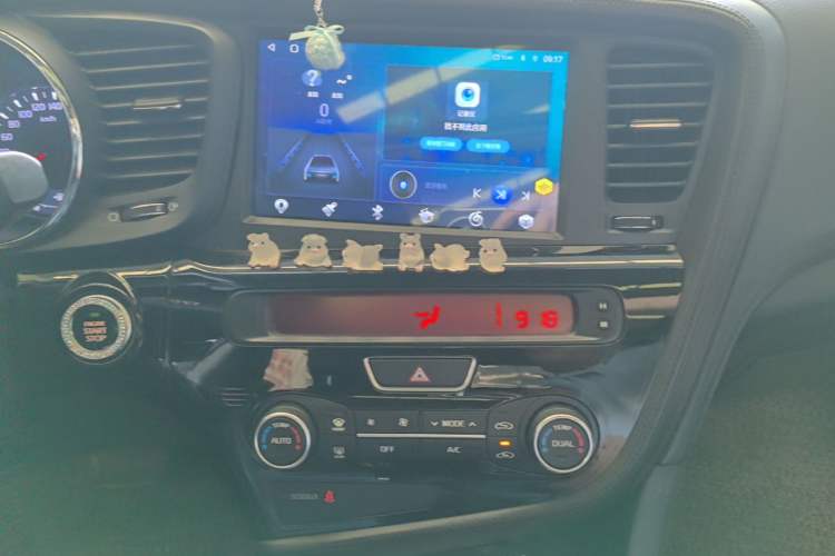 Used Kia K5 2014 2.0L Automatic LUXURY Audio And AC Panel