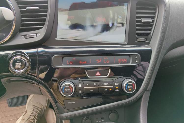 Used Kia K5 2014 2.0L Automatic LUXURY Audio And AC Panel