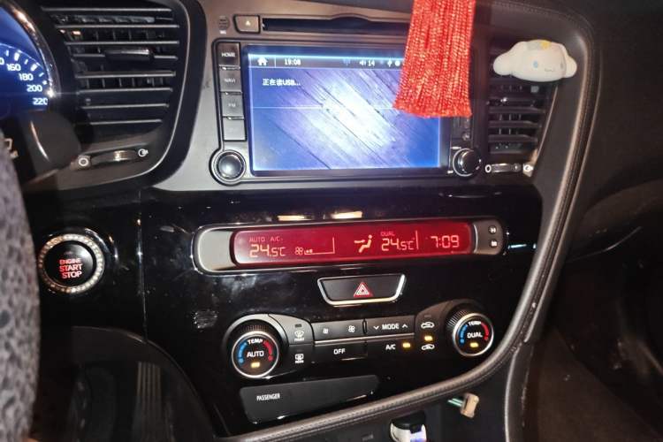 Used Kia K5 2014 2.0L Automatic LUXURY Audio And AC Panel