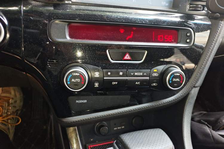 Used Kia K5 2014 2.0L Automatic LUXURY Audio And AC Panel