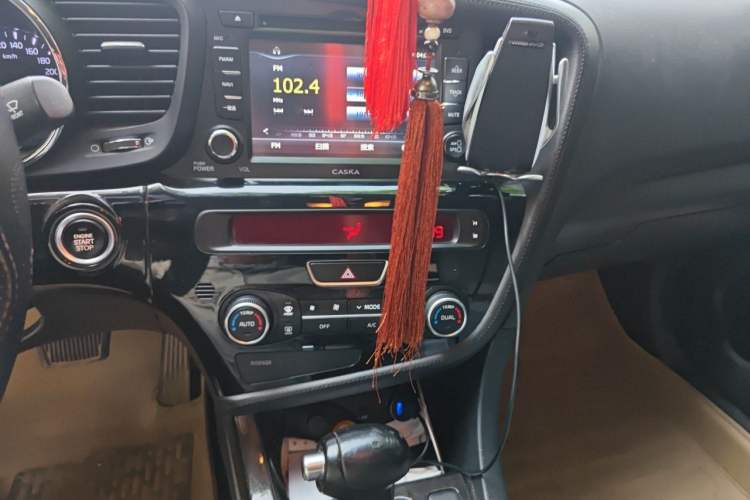 Used Kia K5 2014 2.0L Automatic LUXURY Audio And AC Panel