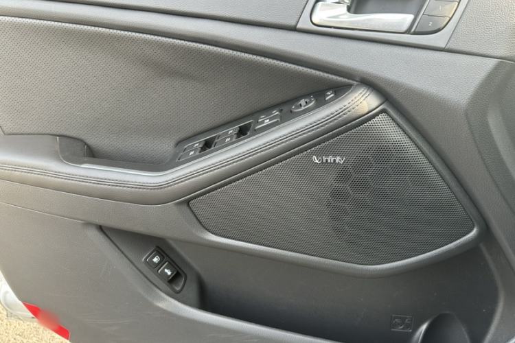 Used Kia K5 2014 2.0L Hybrid Luxury Edition Audio And AC Panel