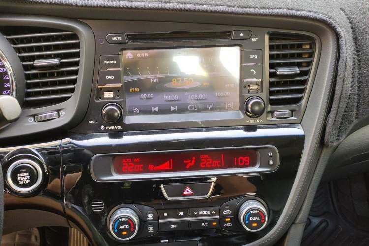 Used Kia K5 2014 2.0L Automatic LUXURY Audio And AC Panel