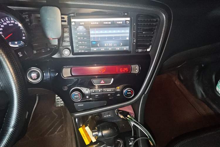 Used Kia K5 2014 2.0T Automatic T-PREMIUM Audio And AC Panel