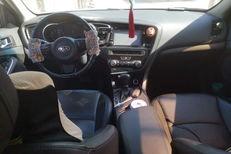 Used Kia K5 2014 2.0L Automatic LUXURY Center Console