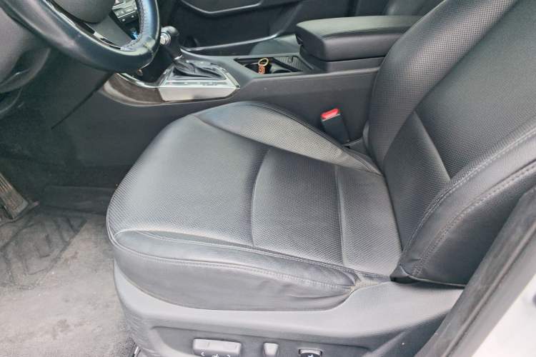 Used Kia K5 2014 2.0L Automatic LUXURY Center Console