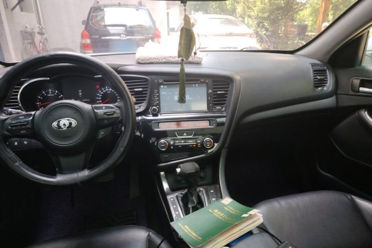 Used Kia K5 2014 2.0L Automatic LUXURY Center Console