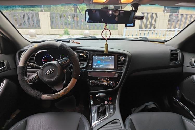 Used Kia K5 2014 2.0L Automatic LUXURY Center Console