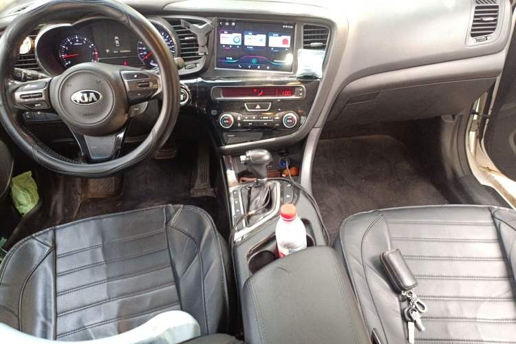 Used Kia K5 2014 2.0L Automatic LUXURY Center Console