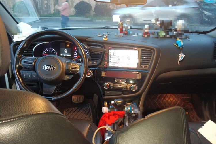 Used Kia K5 2014 2.0L Automatic LUXURY Center Console