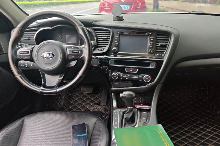 Used Kia K5 2014 2.0L Automatic LUXURY Center Console