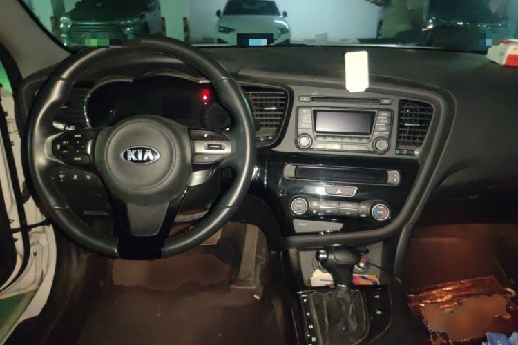 Used Kia K5 2014 2.0L Automatic LUXURY Center Console