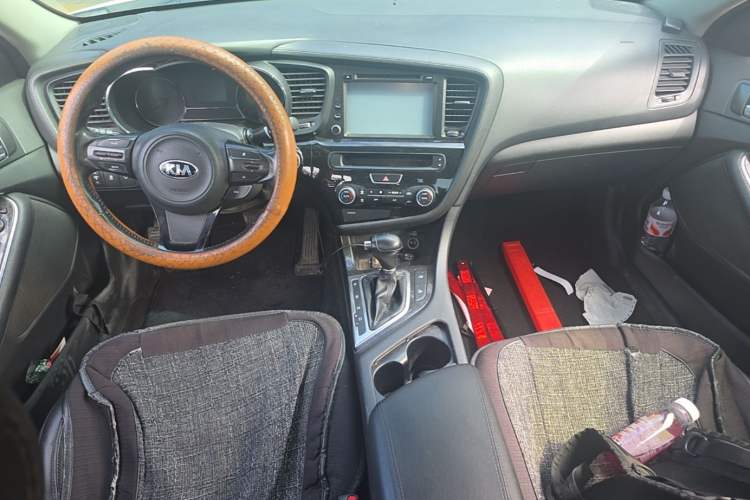 Used Kia K5 2014 2.0L Automatic LUXURY Center Console