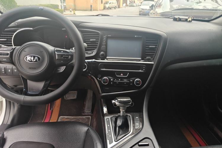 Used Kia K5 2014 2.0L Automatic LUXURY Center Console