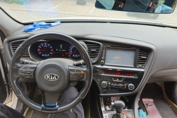 Used Kia K5 2014 2.0L Automatic LUXURY Center Console