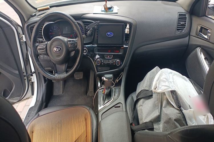 Used Kia K5 2014 2.0L Automatic LUXURY Center Console