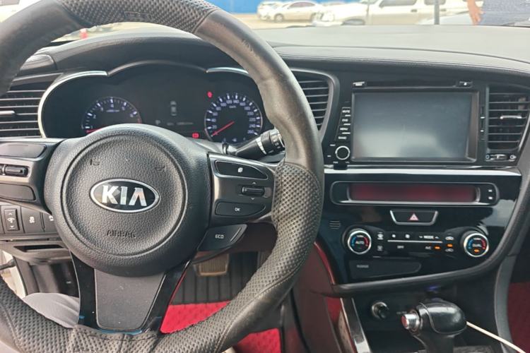 Used Kia K5 2014 2.0L Automatic LUXURY Center Console