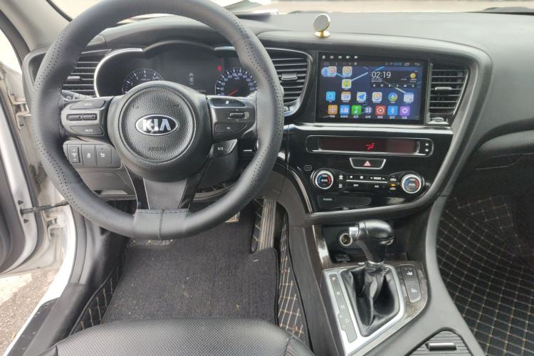 Used Kia K5 2014 2.0L Automatic LUXURY Center Console