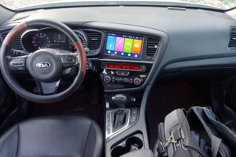 Used Kia K5 2014 2.0L Automatic LUXURY Center Console