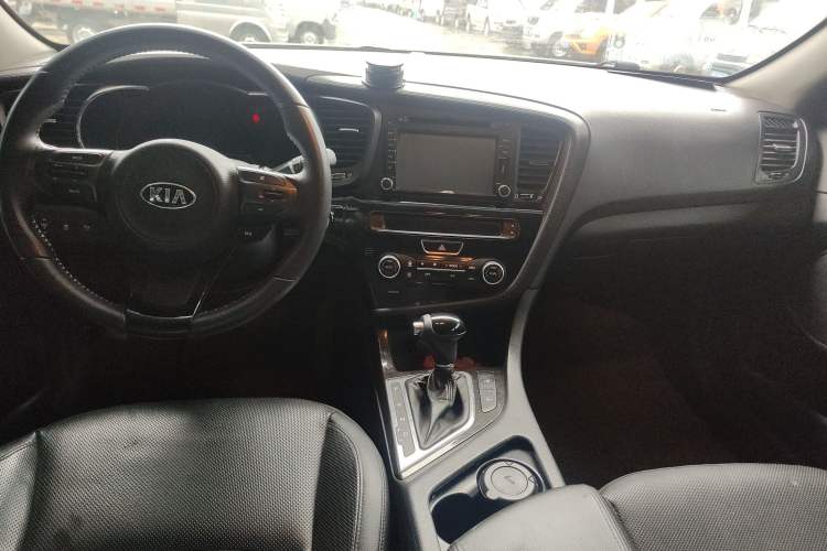 Used Kia K5 2014 2.0L Automatic LUXURY Center Console
