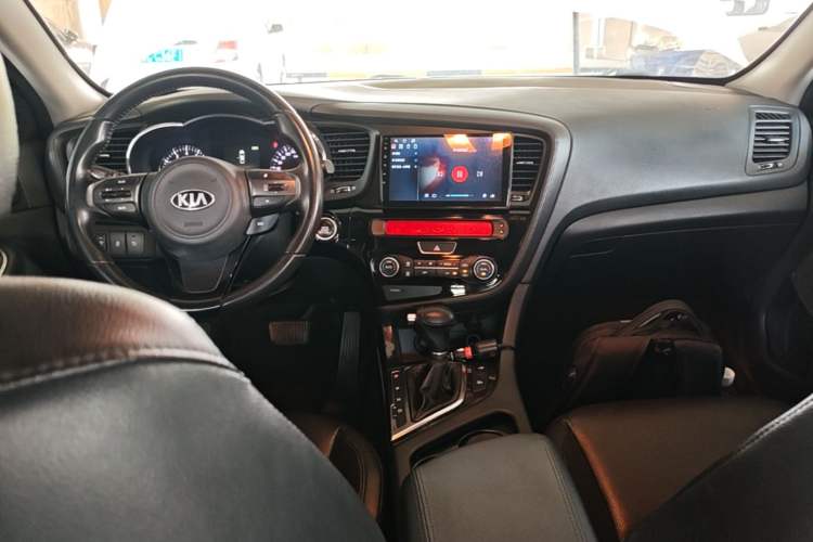 Used Kia K5 2014 2.0L Automatic LUXURY Center Console