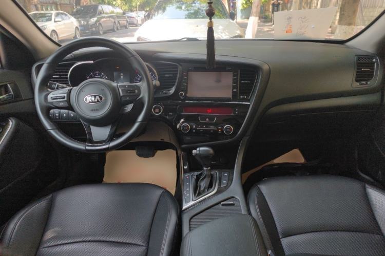 Used Kia K5 2014 2.0L Automatic LUXURY Center Console
