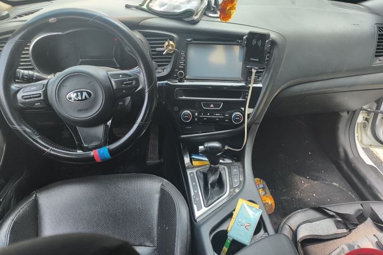 Used Kia K5 2014 2.0L Automatic LUXURY Center Console