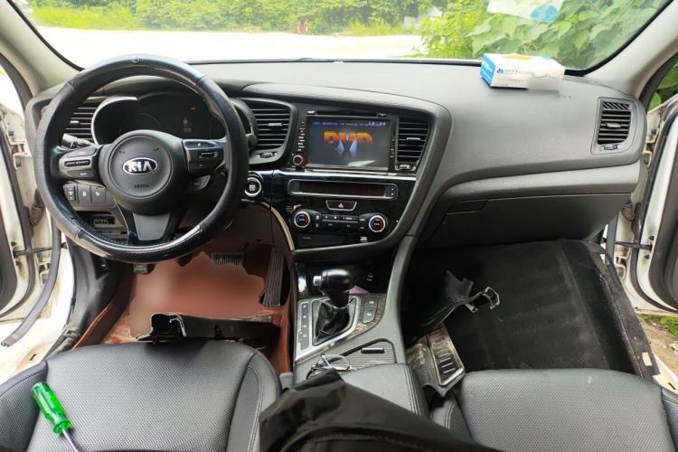 Used Kia K5 2014 2.0L Automatic LUXURY Center Console