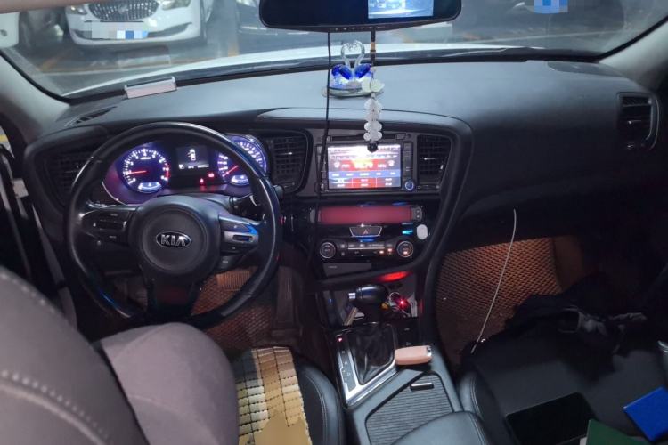 Used Kia K5 2014 2.0L Automatic LUXURY Center Console