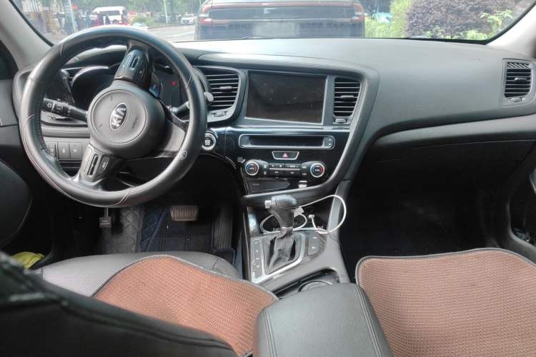 Used Kia K5 2014 2.0L Automatic LUXURY Center Console