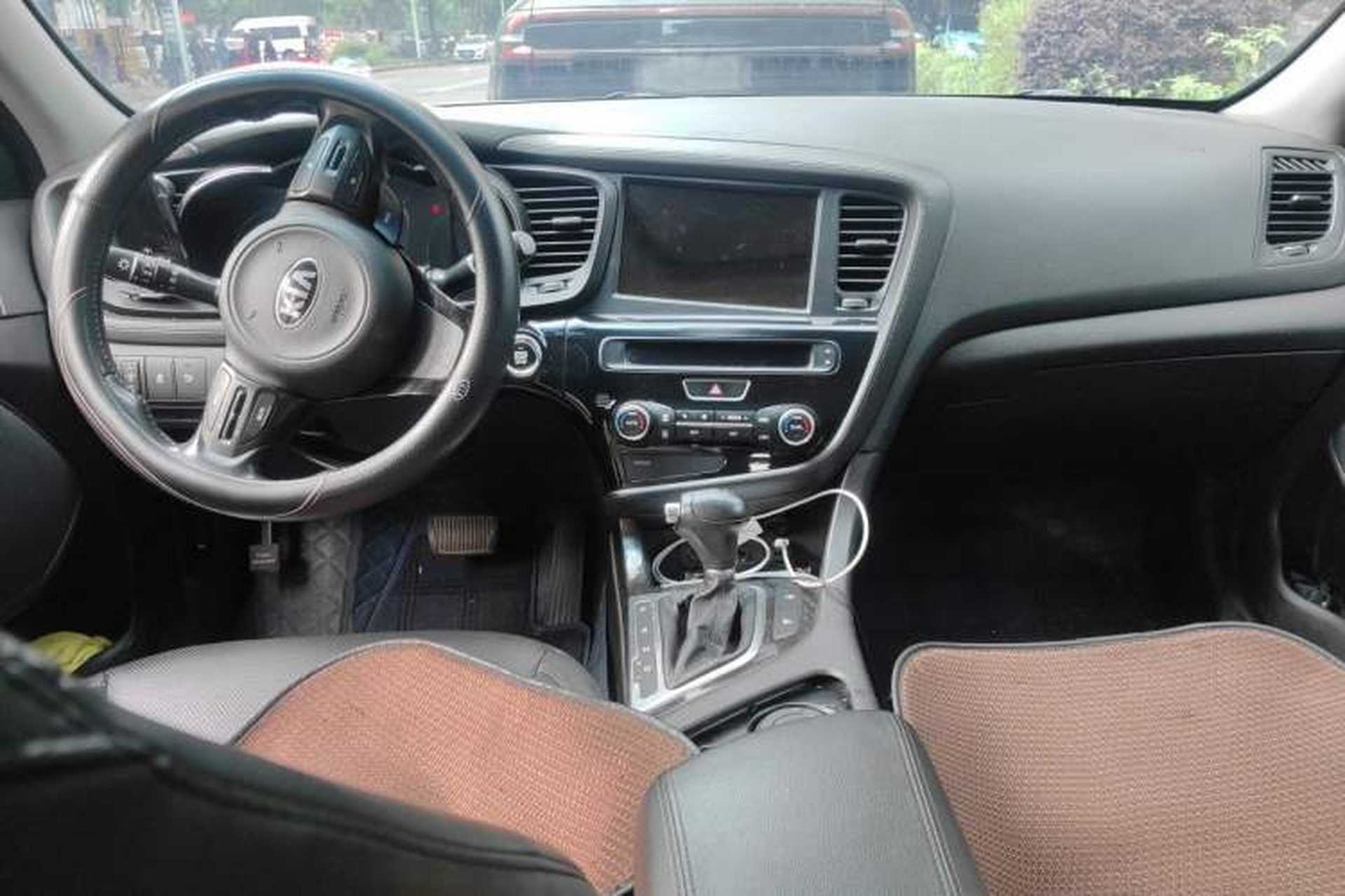 Used Kia K5 2014 2.0L Automatic LUXURY Center Console