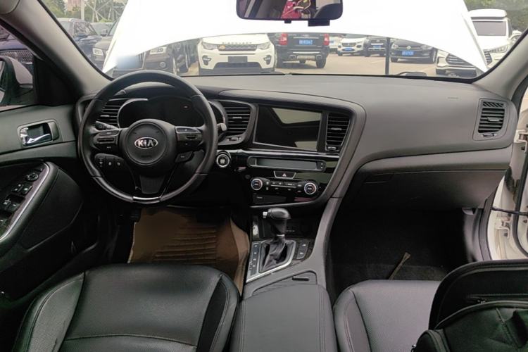 Used Kia K5 2014 2.0L Automatic LUXURY Center Console