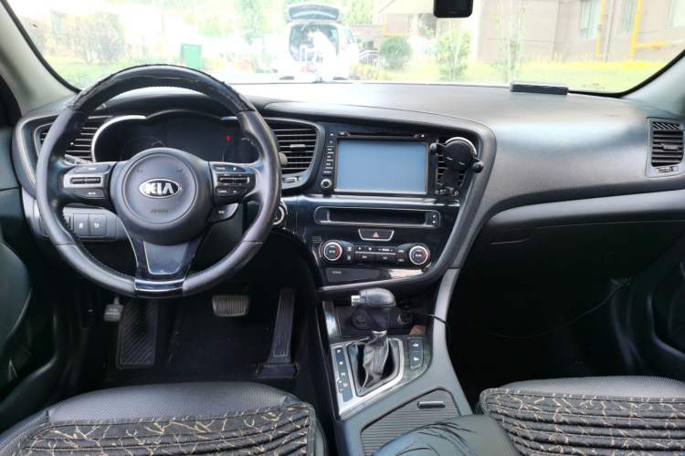 Used Kia K5 2014 2.0L Automatic LUXURY Center Console
