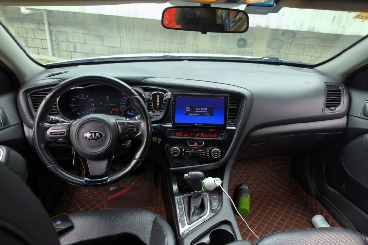 Used Kia K5 2014 2.0L Automatic LUXURY Center Console