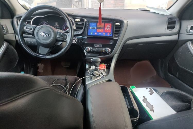 Used Kia K5 2014 2.0L Automatic LUXURY Center Console