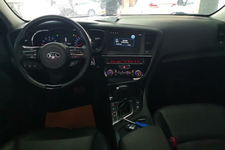 Used Kia K5 2014 2.0L Automatic LUXURY Center Console