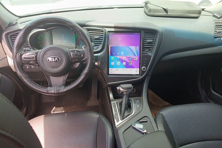 Used Kia K5 2014 2.0L Automatic LUXURY Center Console
