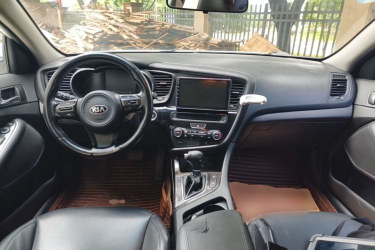Used Kia K5 2014 2.0L Automatic LUXURY Center Console