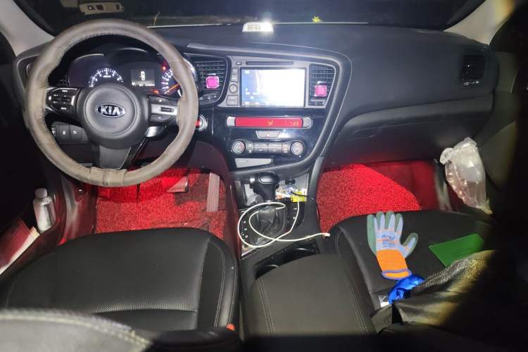 Used Kia K5 2014 2.0L Automatic LUXURY Center Console