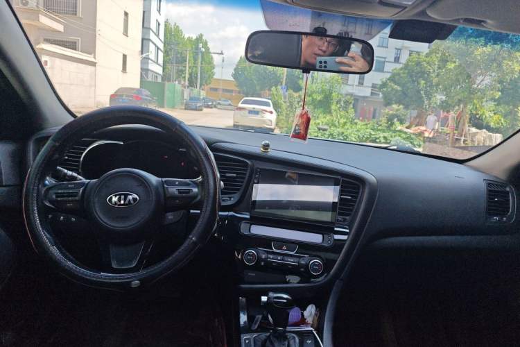 Used Kia K5 2014 2.0L Automatic LUXURY Center Console