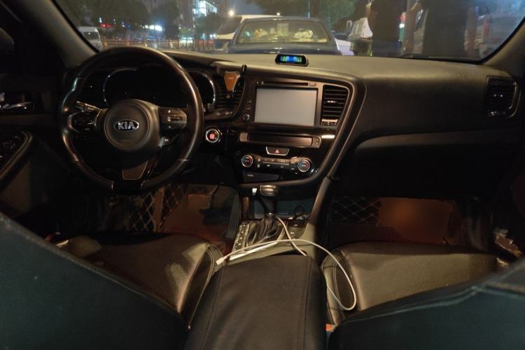 Used Kia K5 2014 2.0L Automatic LUXURY Center Console
