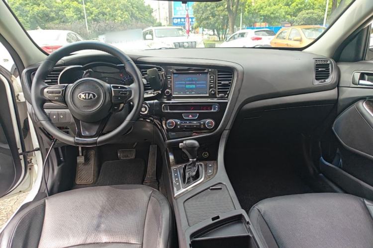 Used Kia K5 2014 2.0L Automatic LUXURY Center Console