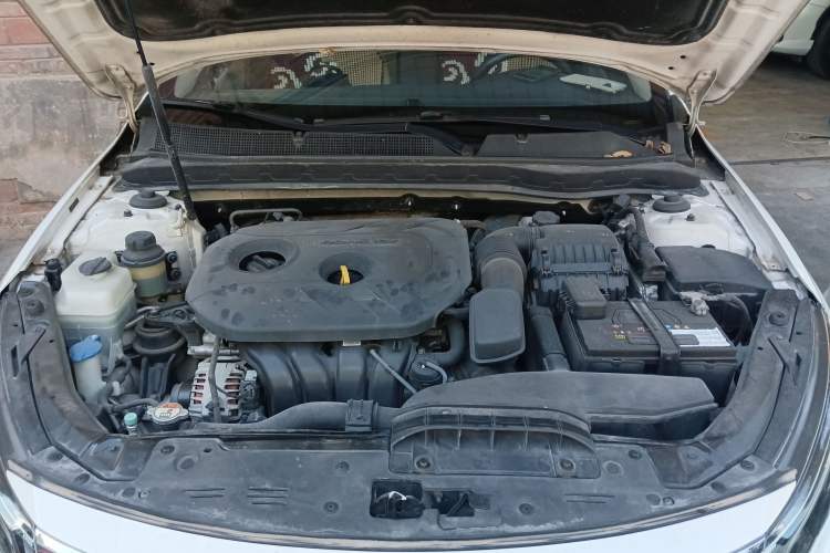 Used Kia K5 2014 2.0L Manual GL Engine Bay