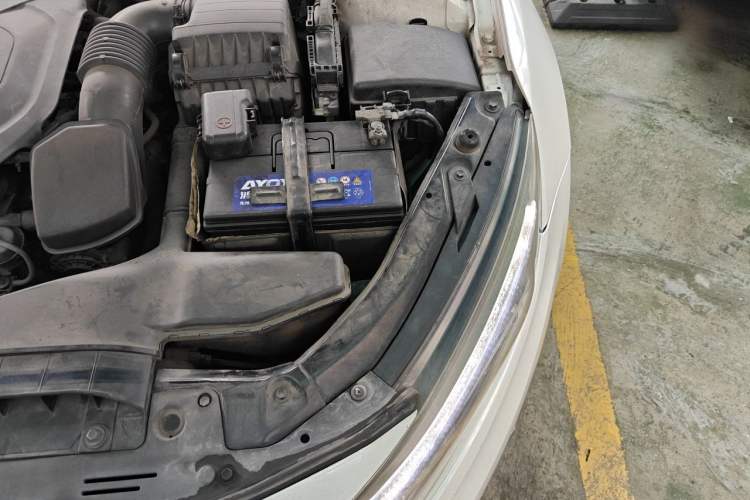 Used Kia K5 2014 2.0L Automatic LUXURY Engine Bay Left