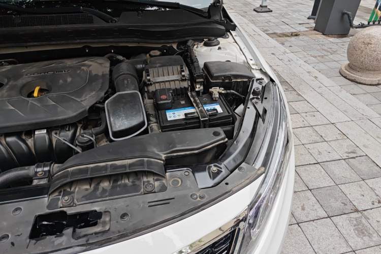 Used Kia K5 2014 2.0L Automatic LUXURY Engine Bay Left